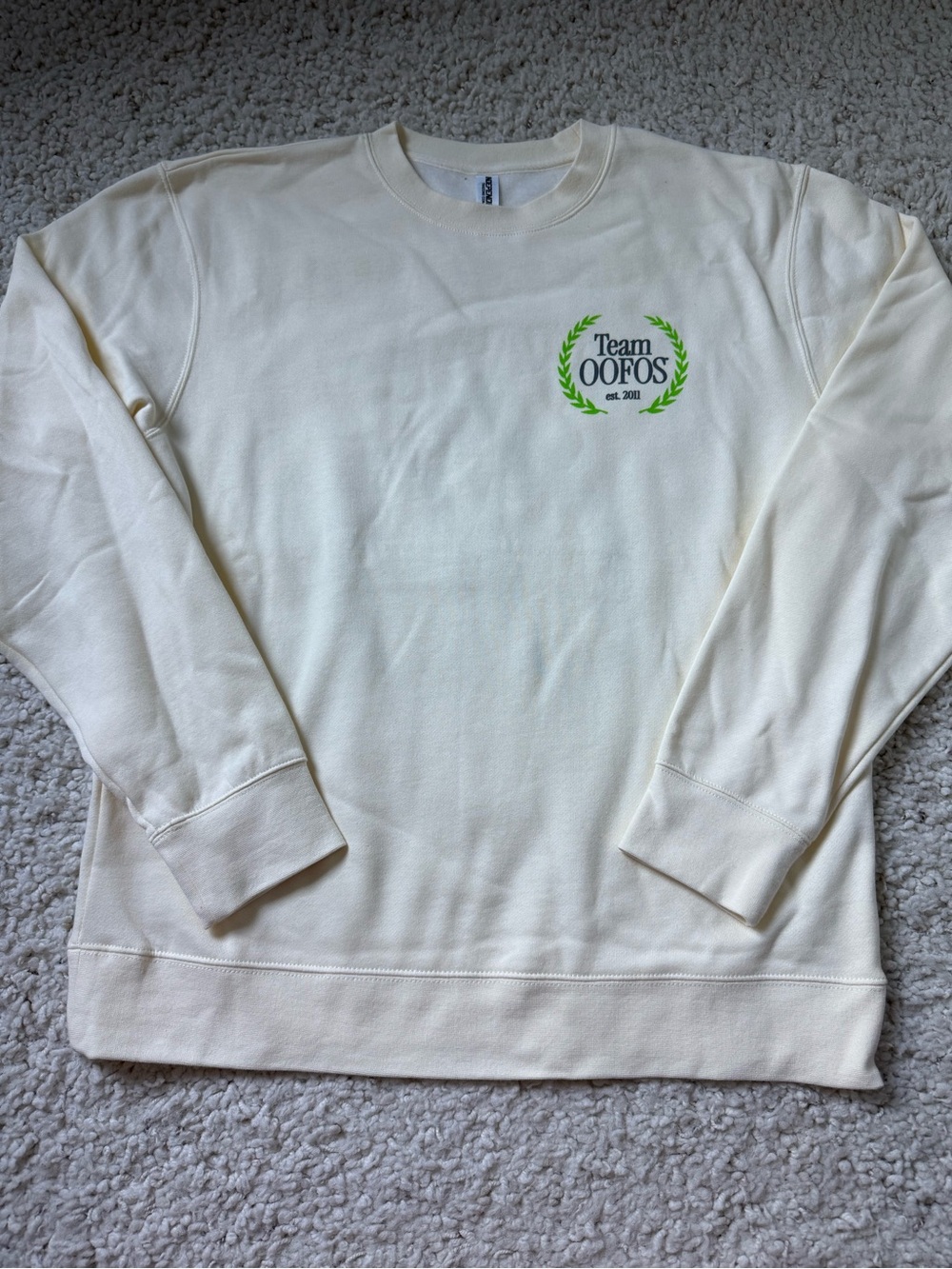 OOFOS Cream Crewneck Sweatshirt with Green Laurel Logo
